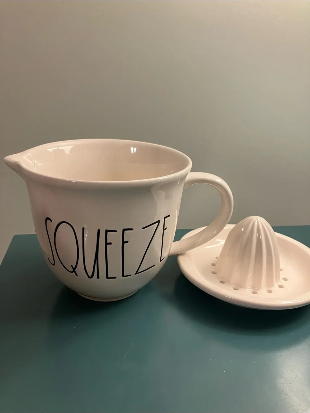 Rae Dunn SQUEEZE Citrus Juicer 2 piece set